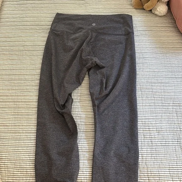 Lululemon Athletica Gray Leggings Matte Finish Mid-Calf 23 inch /align leggings - Picture 2 of 3